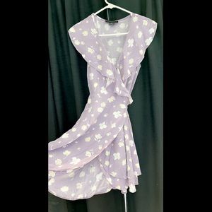 Sanctuary Johna Wrap Dress Mini Floral
Lavender Ruffle SIZE: SMALL